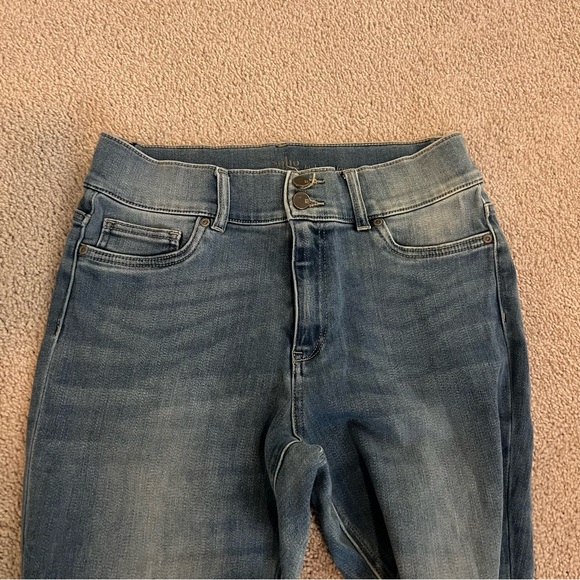 Classic Blue Women’s Jeans - Picture 4 of 5